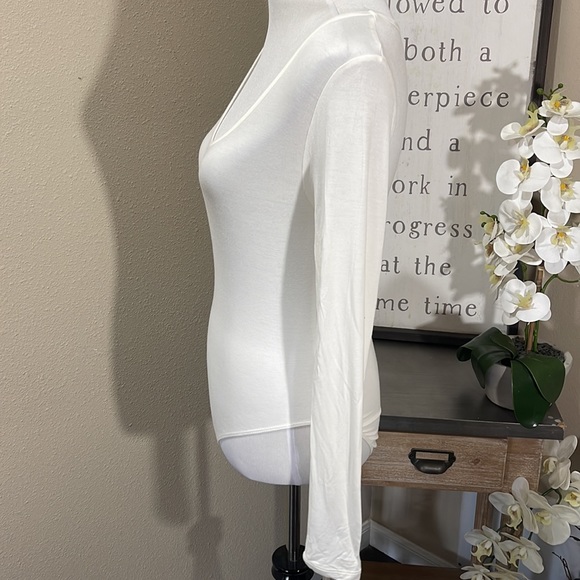 Ivory Long Sleeve Bodysuit - Picture 3 of 4